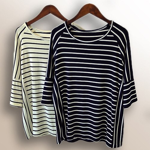 レディース　トップス　Tシャツ　ストライプ　ボーダー　７分袖　カットソー　綿　シンプル　ゆったり　カジュアル　ラウンドネック　大人可愛い　フェミニン　デート　お出かけ　普段着　ホワイト　ブラック　送料無料