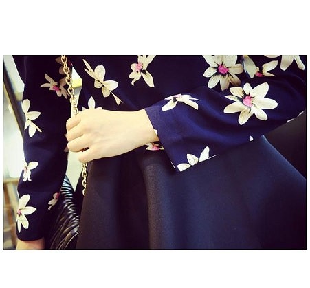 レディース　トップス　カットソー　Tシャツ　ラウンドネック　長袖　シフォン　花柄　総柄　ハート　エレガント　セクシー　カジュアル　大人可愛い　フェミニン　おしゃれ　通勤　デート　お出かけ　普段着　ホワイト　ネイビー　送料無料