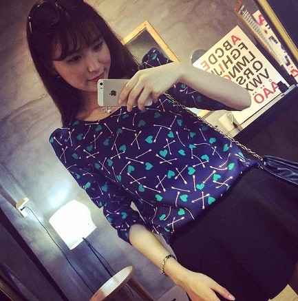 レディース　トップス　カットソー　Tシャツ　ラウンドネック　長袖　シフォン　花柄　総柄　ハート　エレガント　セクシー　カジュアル　大人可愛い　フェミニン　おしゃれ　通勤　デート　お出かけ　普段着　ホワイト　ネイビー　送料無料