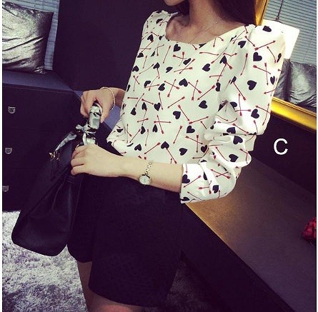 レディース　トップス　カットソー　Tシャツ　ラウンドネック　長袖　シフォン　花柄　総柄　ハート　エレガント　セクシー　カジュアル　大人可愛い　フェミニン　おしゃれ　通勤　デート　お出かけ　普段着　ホワイト　ネイビー　送料無料