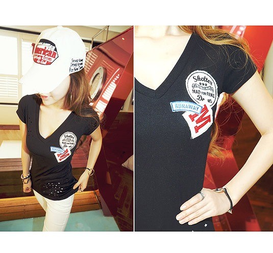 レディース　トップス　Tシャツ　カットソー　Ｖネック　半袖　綿　シンプル　ワッペン　ワンポイント　ロゴ　スリム　フィット　カジュアル　セクシー　大人可愛い　フェミニン　デート　お出かけ　普段着　ホワイト　ブラック　送料無料