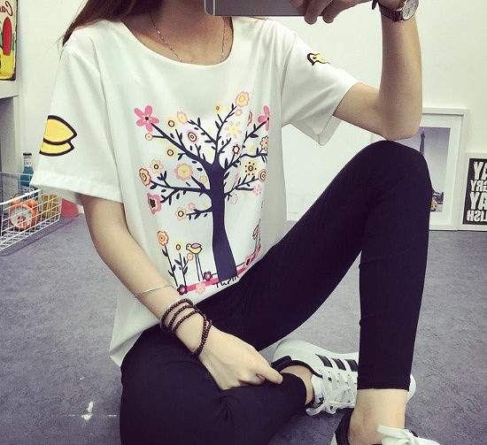 レディース　トップス　Tシャツ　カットソー　プリント　ラウンドネック　半袖　綿　コットン　ゆったり　花柄　小鳥　カジュアル　大人可愛い　フェミニン　デート　お出かけ　普段着　ホワイト　送料無料