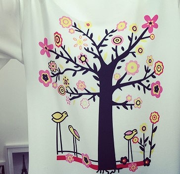 レディース　トップス　Tシャツ　カットソー　プリント　ラウンドネック　半袖　綿　コットン　ゆったり　花柄　小鳥　カジュアル　大人可愛い　フェミニン　デート　お出かけ　普段着　ホワイト　送料無料