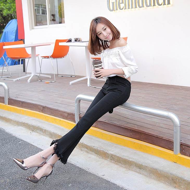 レディース　ボトムス　デニムパンツ　ジーンズ　スリム　スキニー　カットオフデニム　8分丈　無地　大人カジュアル　シンプル　デイリー　お出かけ　デート　ブラック　ブルー　送料無料