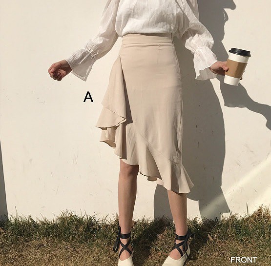 レディース　スカート　トランペットスカート　アシンメトリー　ひざ丈　ミディ丈　フラウンス　ハイウエスト　春　夏　カジュアル　フェミニン　キュート　可愛い　おしゃれ　セクシー　エレガント　無地　ベージュ　グレー　送料無料