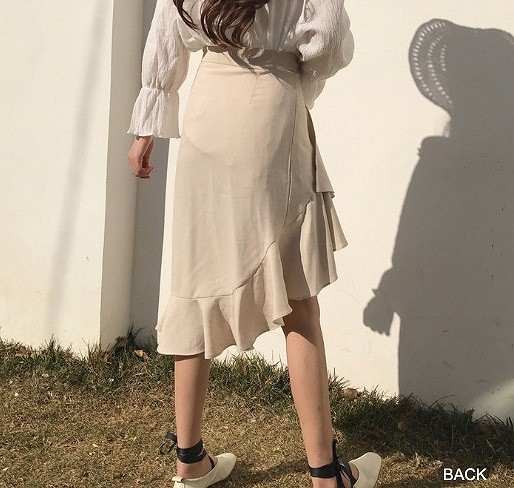 レディース　スカート　トランペットスカート　アシンメトリー　ひざ丈　ミディ丈　フラウンス　ハイウエスト　春　夏　カジュアル　フェミニン　キュート　可愛い　おしゃれ　セクシー　エレガント　無地　ベージュ　グレー　送料無料