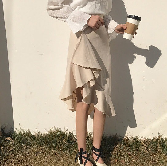レディース　スカート　トランペットスカート　アシンメトリー　ひざ丈　ミディ丈　フラウンス　ハイウエスト　春　夏　カジュアル　フェミニン　キュート　可愛い　おしゃれ　セクシー　エレガント　無地　ベージュ　グレー　送料無料