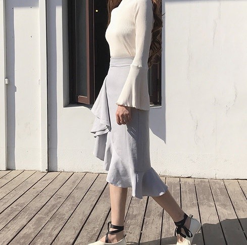 レディース　スカート　トランペットスカート　アシンメトリー　ひざ丈　ミディ丈　フラウンス　ハイウエスト　春　夏　カジュアル　フェミニン　キュート　可愛い　おしゃれ　セクシー　エレガント　無地　ベージュ　グレー　送料無料