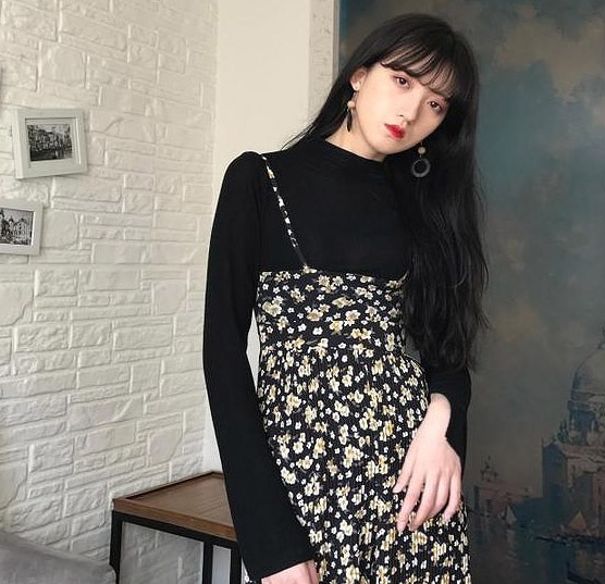 レディース　ボトムス　オールインワン　サロペット　ワイドパンツ　ガウチョパンツ　花柄　カジュアル　フェミニン　キュート　可愛い　おしゃれ　セクシー　普段着　ブラック　ベージュ　送料無料