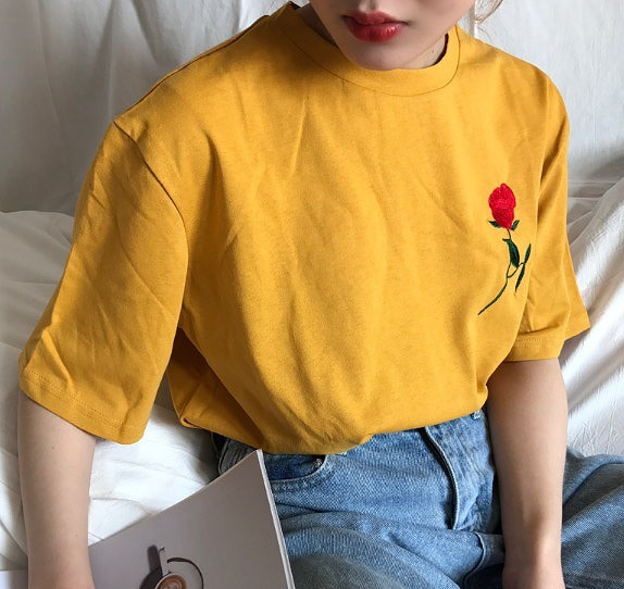 レディース　トップス　Tシャツ　カットソー　半袖　綿　コットン　シンプル　バラ　花柄　刺繍　ゆったり　カジュアル　大人可愛い　フェミニン　デート　お出かけ　普段着　イエロー　送料無料