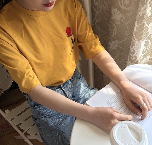 レディース　トップス　Tシャツ　カットソー　半袖　綿　コットン　シンプル　バラ　花柄　刺繍　ゆったり　カジュアル　大人可愛い　フェミニン　デート　お出かけ　普段着　イエロー　送料無料
