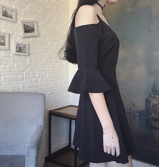 レディース　オールインワン　サロペット　ワンピース　フレアスカート　ミニスカート　トランペットスリーブ　5分袖　フェミニン　キュート　可愛い　おしゃれ　セクシー　シンプル　ブラック　無地　送料無料