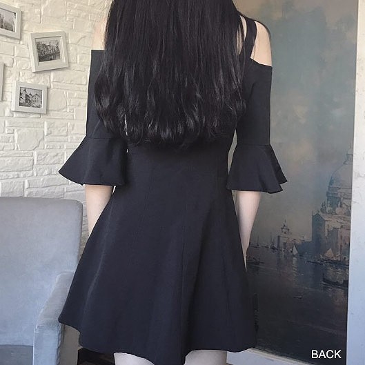 レディース　オールインワン　サロペット　ワンピース　フレアスカート　ミニスカート　トランペットスリーブ　5分袖　フェミニン　キュート　可愛い　おしゃれ　セクシー　シンプル　ブラック　無地　送料無料