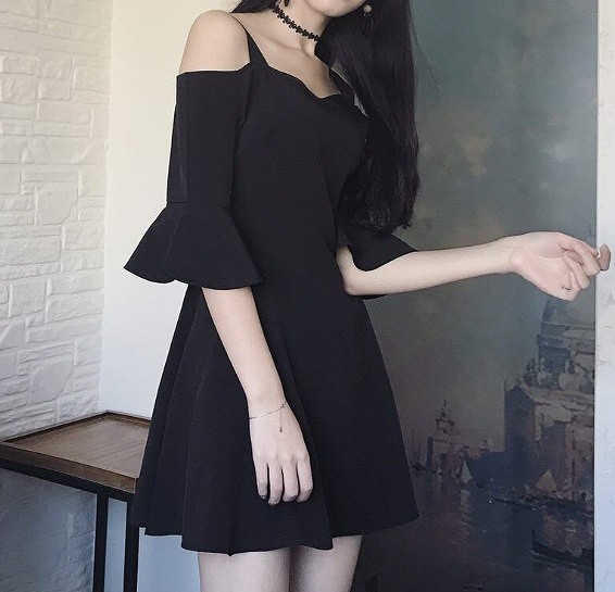 レディース　オールインワン　サロペット　ワンピース　フレアスカート　ミニスカート　トランペットスリーブ　5分袖　フェミニン　キュート　可愛い　おしゃれ　セクシー　シンプル　ブラック　無地　送料無料