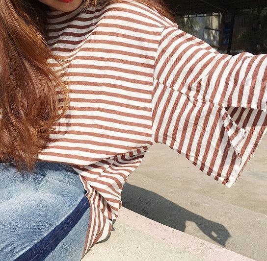 レディース　トップス　Tシャツ　ボーダー　ストライプ　カットソー　ラッパ袖　ラウンドネック　5分袖　綿　コットン　シンプル　ゆったり　カジュアル　大人可愛い　フェミニン　おしゃれ　デート　お出かけ　普段着　送料無料