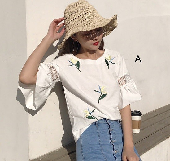 レディース　トップス　Tシャツ　カットソー　半袖　トランペット　アンブレラスリープ　綿　コットン　シンプル　花柄　刺繍　春　夏　ゆったり　カジュアル　大人可愛い　フェミニン　デート　お出かけ　普段着　ホワイト　グレー　送料無料