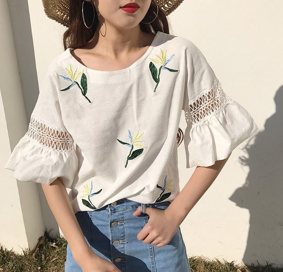 レディース　トップス　Tシャツ　カットソー　半袖　トランペット　アンブレラスリープ　綿　コットン　シンプル　花柄　刺繍　春　夏　ゆったり　カジュアル　大人可愛い　フェミニン　デート　お出かけ　普段着　ホワイト　グレー　送料無料