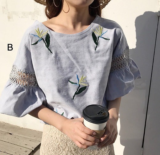 レディース　トップス　Tシャツ　カットソー　半袖　トランペット　アンブレラスリープ　綿　コットン　シンプル　花柄　刺繍　春　夏　ゆったり　カジュアル　大人可愛い　フェミニン　デート　お出かけ　普段着　ホワイト　グレー　送料無料