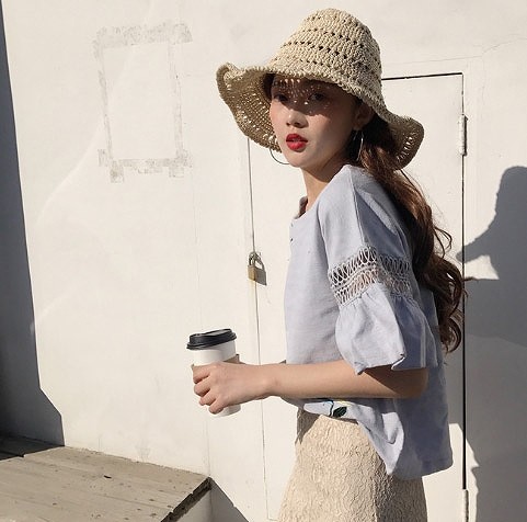 レディース　トップス　Tシャツ　カットソー　半袖　トランペット　アンブレラスリープ　綿　コットン　シンプル　花柄　刺繍　春　夏　ゆったり　カジュアル　大人可愛い　フェミニン　デート　お出かけ　普段着　ホワイト　グレー　送料無料