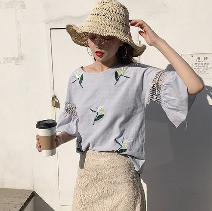 レディース　トップス　Tシャツ　カットソー　半袖　トランペット　アンブレラスリープ　綿　コットン　シンプル　花柄　刺繍　春　夏　ゆったり　カジュアル　大人可愛い　フェミニン　デート　お出かけ　普段着　ホワイト　グレー　送料無料