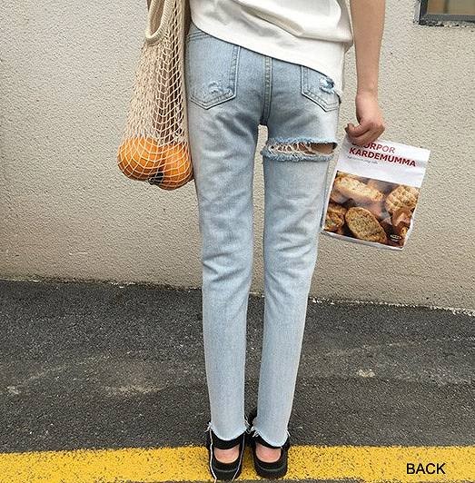 レディース　ボトムス　ジーンズ　デニム　フレイドヘム　切りっぱなし　カットオフ　　ダメージ　クラッシュデニム　無地　カジュアル　フェミニン　リゾート　普段着　デイリー　お出かけ　ライトブルー　送料無料