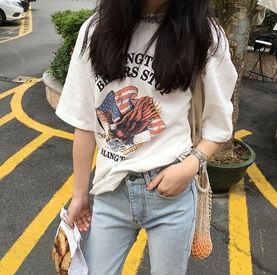 レディース　ボトムス　ジーンズ　デニム　フレイドヘム　切りっぱなし　カットオフ　　ダメージ　クラッシュデニム　無地　カジュアル　フェミニン　リゾート　普段着　デイリー　お出かけ　ライトブルー　送料無料