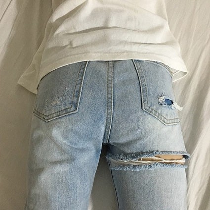 レディース　ボトムス　ジーンズ　デニム　フレイドヘム　切りっぱなし　カットオフ　　ダメージ　クラッシュデニム　無地　カジュアル　フェミニン　リゾート　普段着　デイリー　お出かけ　ライトブルー　送料無料