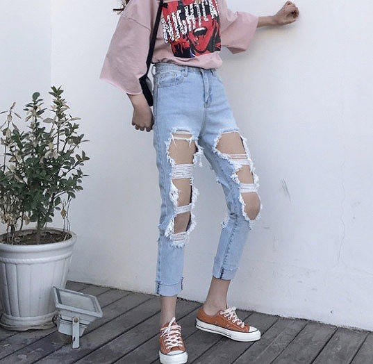 レディース　ボトムス　ジーンズ　デニム　クロップドパンツ　フレイドヘム　切りっぱなし　カットオフ　ダメージ　クラッシュ　ロールアップ　カジュアル　フェミニン　リゾート　普段着　デイリー　お出かけ　デート　ライトブルー　送料無料