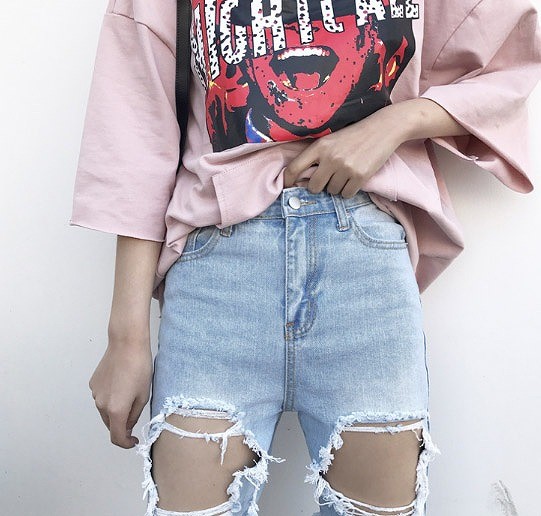 レディース　ボトムス　ジーンズ　デニム　クロップドパンツ　フレイドヘム　切りっぱなし　カットオフ　ダメージ　クラッシュ　ロールアップ　カジュアル　フェミニン　リゾート　普段着　デイリー　お出かけ　デート　ライトブルー　送料無料