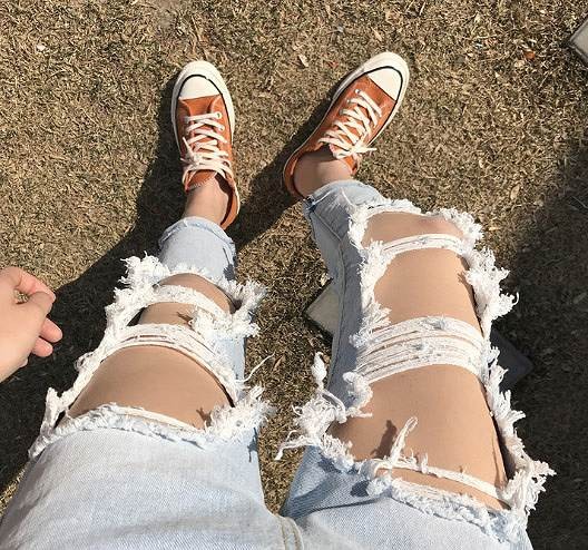 レディース　ボトムス　ジーンズ　デニム　クロップドパンツ　フレイドヘム　切りっぱなし　カットオフ　ダメージ　クラッシュ　ロールアップ　カジュアル　フェミニン　リゾート　普段着　デイリー　お出かけ　デート　ライトブルー　送料無料