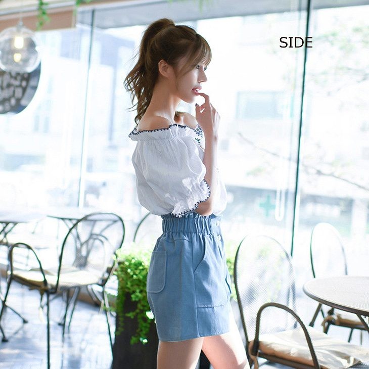 レディース　花柄　刺繍　オフショルダー　フレア　半袖　フレアスリーブ　5部袖　トップス　人気　春物　夏物　女性　大人　カジュアル　可愛い　きれいめ　キュート　上品　おしゃれ　ファッション　ホワイト　白　S　M　L　XL　サイズ　送料無料