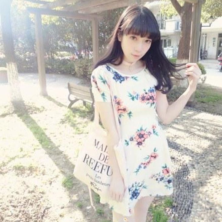 レディース　花柄　フレア　ワンピース　セミショート丈　ミニ丈　半袖　スカート　ボトムス　人気　春物　夏物　美脚　脚長　美シルエット　女性　大人　カジュアル　おしゃれ　清楚　上品　ファッション　ホワイト　フリーサイズ　ワンサイズ　送料無料