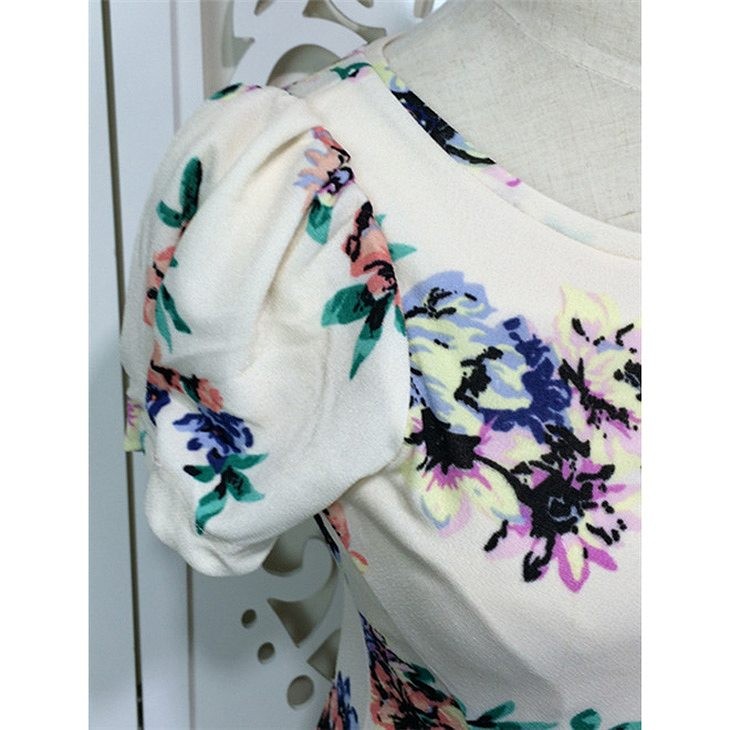 レディース　花柄　フレア　ワンピース　セミショート丈　ミニ丈　半袖　スカート　ボトムス　人気　春物　夏物　美脚　脚長　美シルエット　女性　大人　カジュアル　おしゃれ　清楚　上品　ファッション　ホワイト　フリーサイズ　ワンサイズ　送料無料