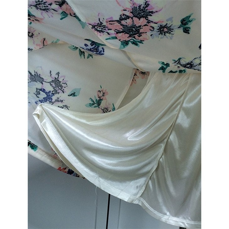 レディース　花柄　フレア　ワンピース　セミショート丈　ミニ丈　半袖　スカート　ボトムス　人気　春物　夏物　美脚　脚長　美シルエット　女性　大人　カジュアル　おしゃれ　清楚　上品　ファッション　ホワイト　フリーサイズ　ワンサイズ　送料無料