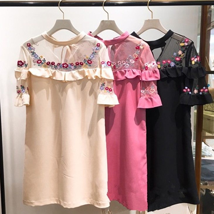 レディース　花柄　刺繍　透け感　ワンピース　フレア　セミショート丈　ミニ丈　トップス　ボトムス　人気　春物　夏物　女性　大人　カジュアル　上品　可愛い　おしゃれ　フェミニン　ファッション　ピンク　オフホワイト　ブラック　S　M　サイズ　送料無料