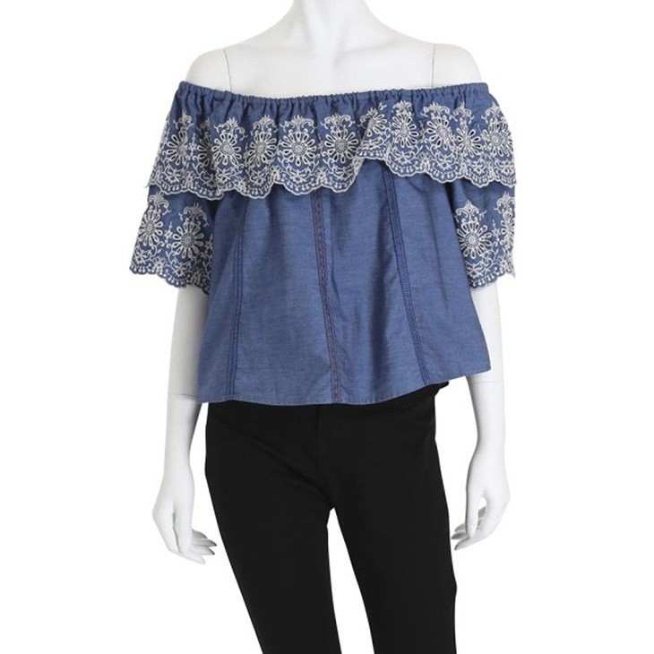 レディース　デニム　刺繍　花柄　オフショルダー　ブラウス　フレア　半袖　シャツ　5分袖　人気　春物　夏物　女性　大人　カジュアル　フェミニン　セクシー　エレガント　おしゃれ　お出かけ　ファッション　フリーサイズ　ワンサイズ　送料無料