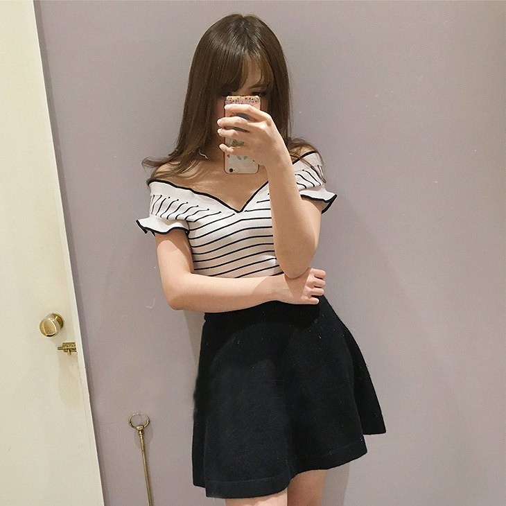 レディース　カットソー　ニット　Vネック　フレア　オフショルダー　トップス　人気　春物　夏物　女性　大人　カジュアル　可愛い　フェミニン　きれいめ　エレガント　清楚　上品　おしゃれ　ファッション　ブラック　フリーサイズ　ワンサイズ　送料無料