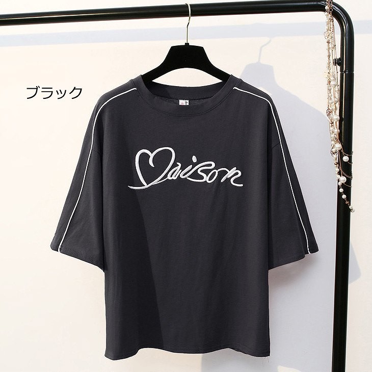 レディース　パイピング　刺繍　ロゴ　半袖　Tシャツ　ラウンドネック　トップス　人気　春物　夏物　女性　大人　カジュアル　キュート　可愛い　フェミニン　おしゃれ　ファッション　ブラック　ホワイト　レッド　フリーサイズ　ワンサイズ　送料無料