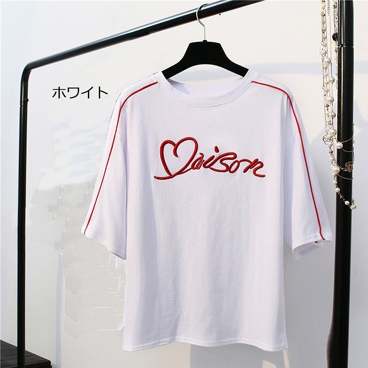 レディース　パイピング　刺繍　ロゴ　半袖　Tシャツ　ラウンドネック　トップス　人気　春物　夏物　女性　大人　カジュアル　キュート　可愛い　フェミニン　おしゃれ　ファッション　ブラック　ホワイト　レッド　フリーサイズ　ワンサイズ　送料無料