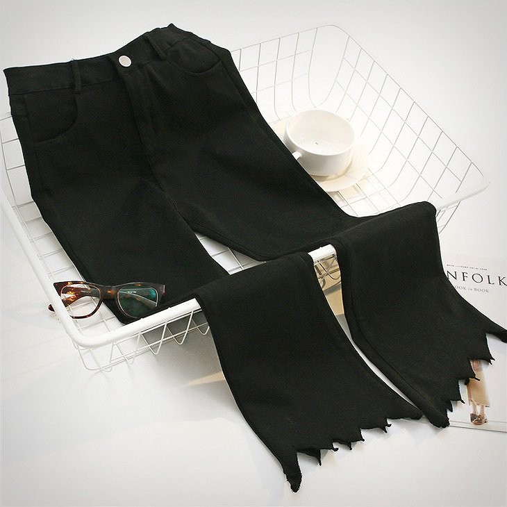 レディース　ブーツカット　フレア　クロップド　切りっぱなし　スリム　細身　ボトムス　春物　夏物　女性　大人　カジュアル　可愛い　フェミニン　おしゃれ　ファッション　美脚　脚長　美シルエット　ブラック　Ｓ　Ｍ　Ｌ　サイズ　送料無料