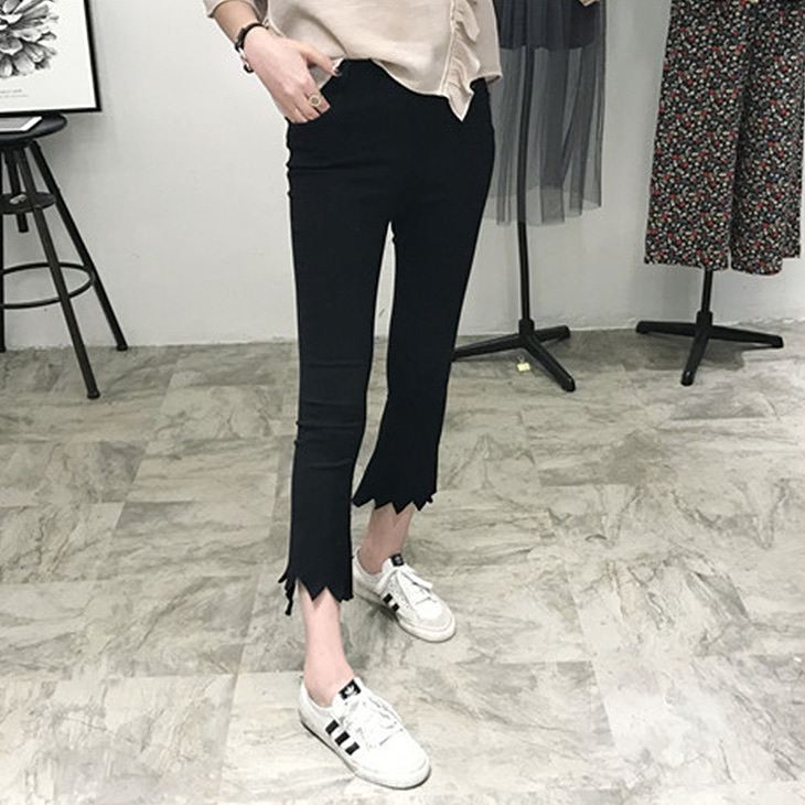 レディース　ブーツカット　フレア　クロップド　切りっぱなし　スリム　細身　ボトムス　春物　夏物　女性　大人　カジュアル　可愛い　フェミニン　おしゃれ　ファッション　美脚　脚長　美シルエット　ブラック　Ｓ　Ｍ　Ｌ　サイズ　送料無料