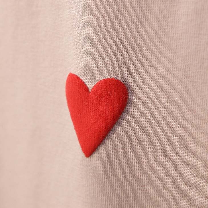 レディース　トップス　Tシャツ　ラウンドネック　半袖　ワンポイント　シンプル　カジュアル　春夏　フリーサイズ　大人可愛い　フェミニン　デート　お出かけ　デイリー　ピンク　ホワイト　ブラック　送料無料