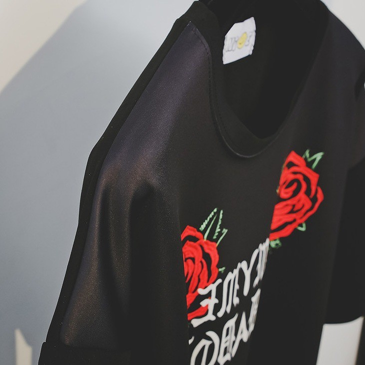 レディース　トップス　Tシャツ　ラウンドネック　5分袖　プリント　シンプル　カジュアル　春夏　フリーサイズ　大人可愛い　フェミニン　デート　お出かけ　デイリー　ホワイト　ブラック　送料無料