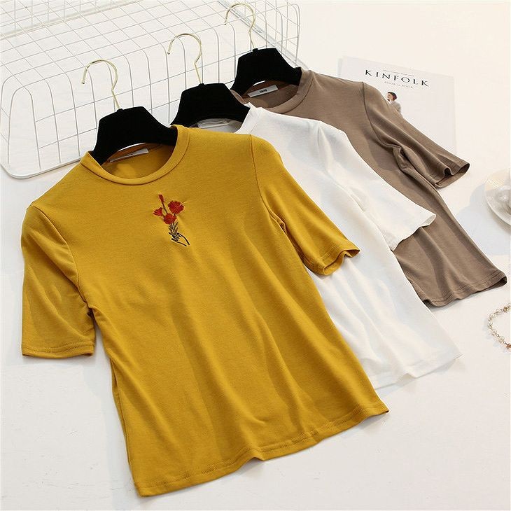 レディース　トップス　Tシャツ　ラウンドネック　半袖　ワンポイント　刺繍　シンプル　カジュアル　春夏　フリーサイズ　大人可愛い　フェミニン　デート　お出かけ　デイリー　イエロー　ブラウン　ホワイト　送料無料