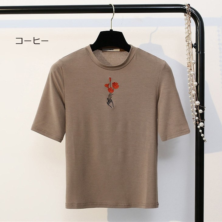 レディース　トップス　Tシャツ　ラウンドネック　半袖　ワンポイント　刺繍　シンプル　カジュアル　春夏　フリーサイズ　大人可愛い　フェミニン　デート　お出かけ　デイリー　イエロー　ブラウン　ホワイト　送料無料