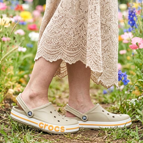 crocs（クロックス） 43%off 安心の日本正規品 レディース サンダル