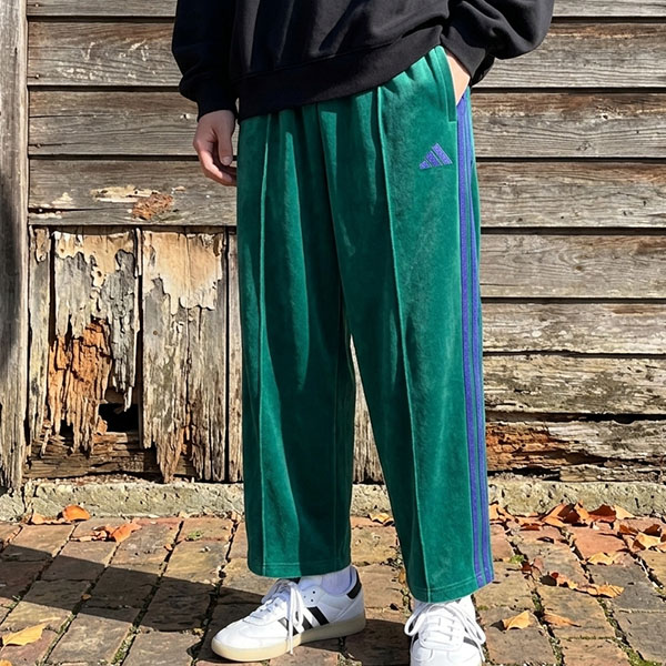 2日限定値下げ！！ ベロアグリーン ジャージ 正規品 adidas（アディダス） 2026秋冬新作 メンズ ルーズフィット ベロア