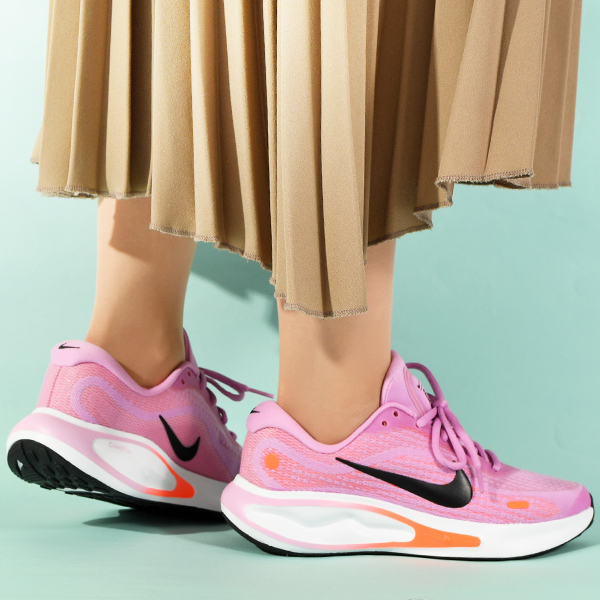 NIKE ナイキ ランニングシューズ 厚底 レディース ジャーニー