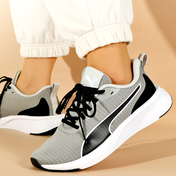 PUMA（プーマ） 35%off レディース スニーカー フライヤー LITE MU JR