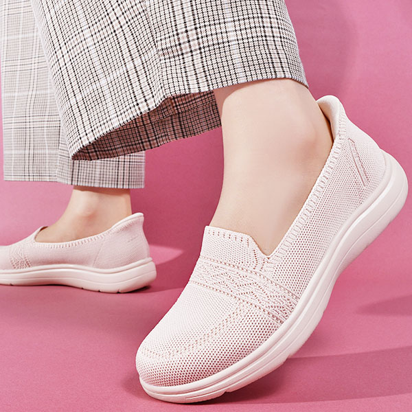 SKECHERS（スケッチャーズ） 2026春夏新色 高反発クッション 手を使わ